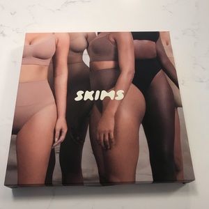 Skims Core Control Thong- Black